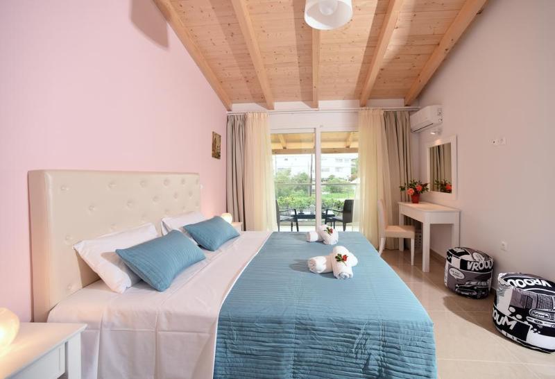 Palapart Gikas Suites And Studios Гоувия Экстерьер фото