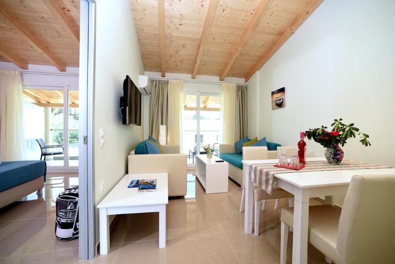 Palapart Gikas Suites And Studios Гоувия Экстерьер фото