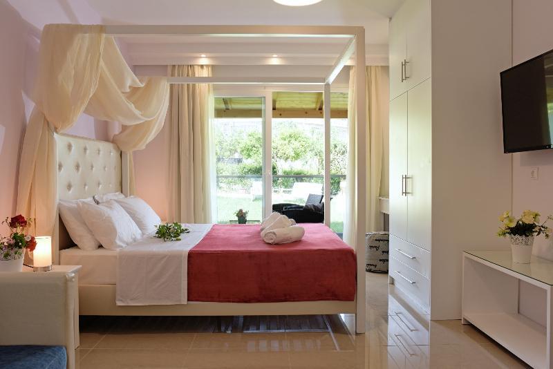 Palapart Gikas Suites And Studios Гоувия Экстерьер фото